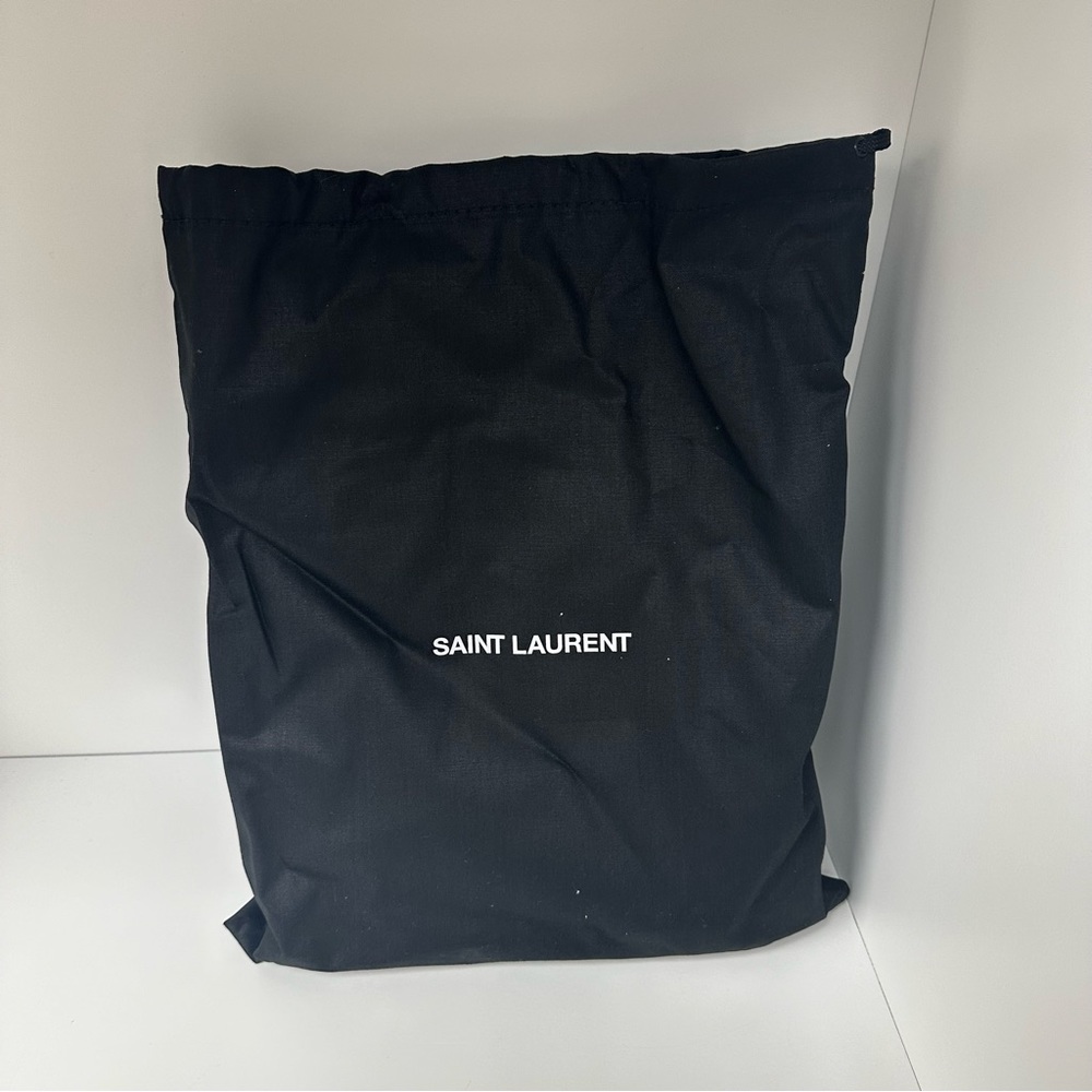 Saint Laurent Le 5 à 7 padded leather shoulder bag in Black - Picture 9 of 9